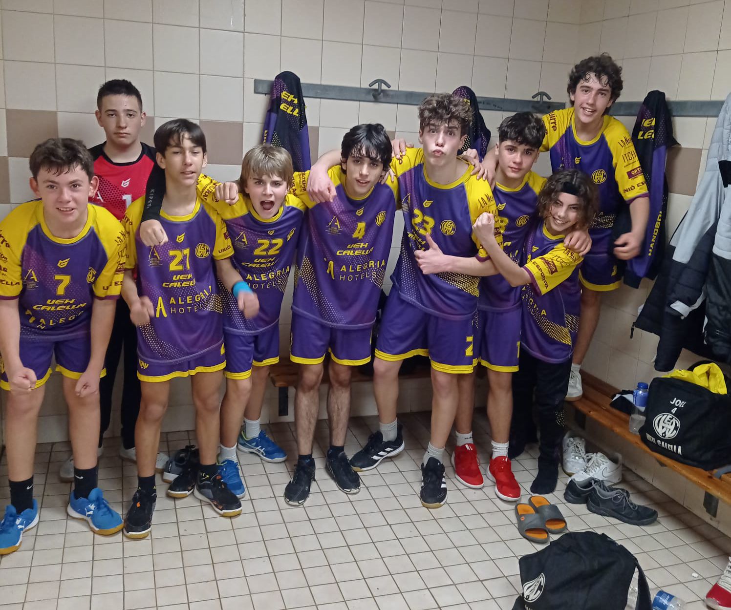 CH CAMBRILS vs UEHC Infantil Lila 27-23