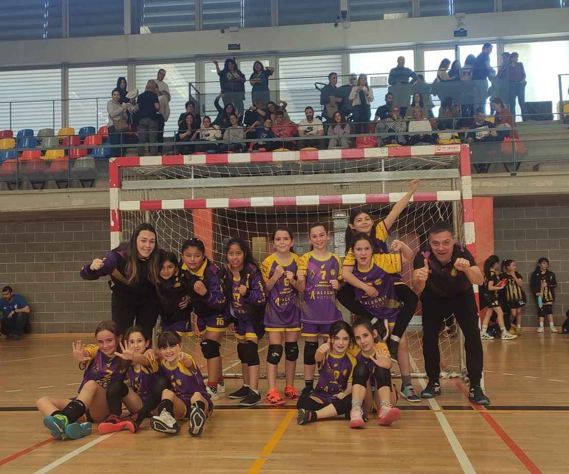 CJH MATARÓ GROC FM vs UEHC Benjamí Lila 8-8