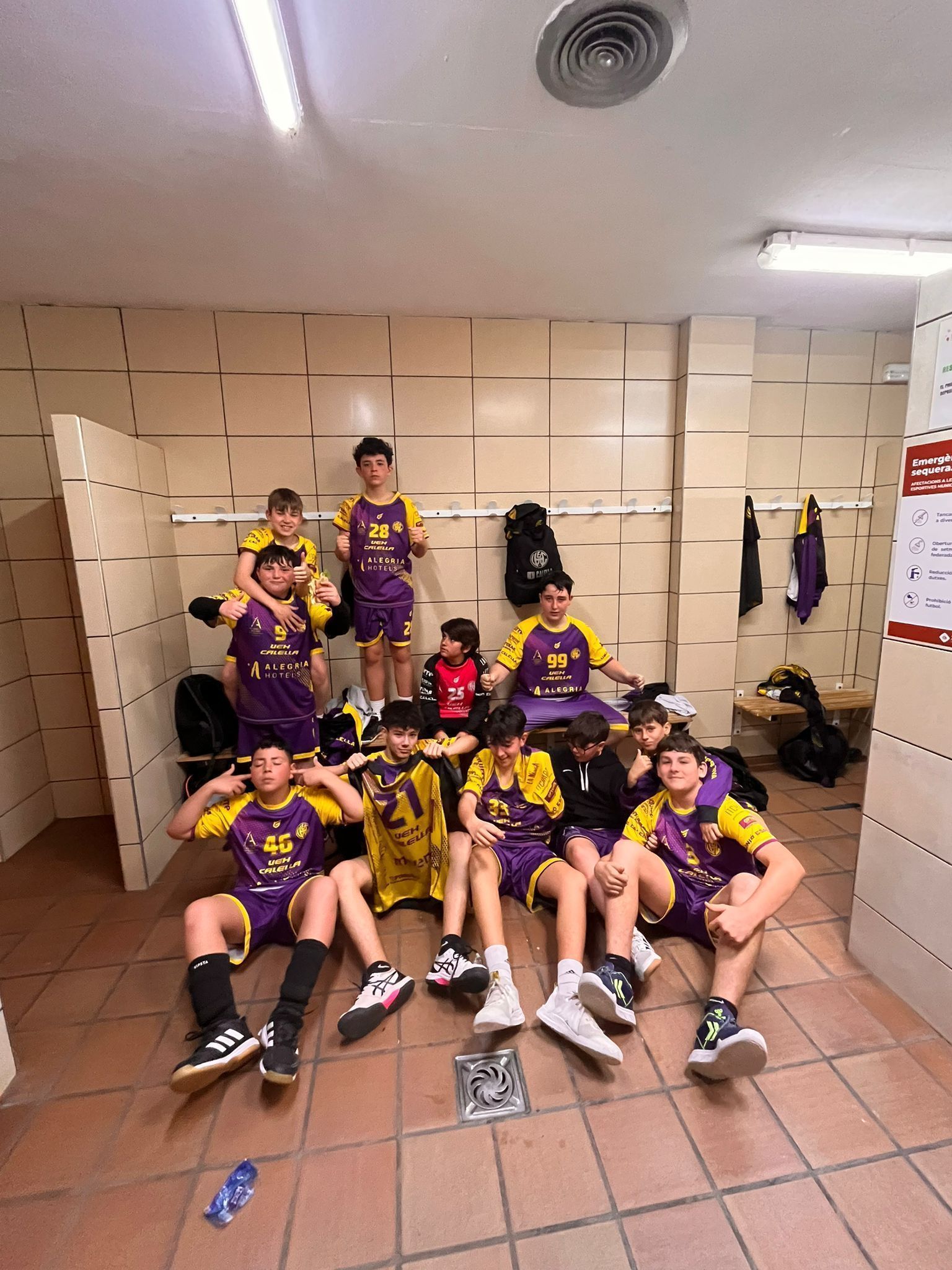 AEH LES FRANQUESES NEGRE vs UEHC Infantil Groc 22-20