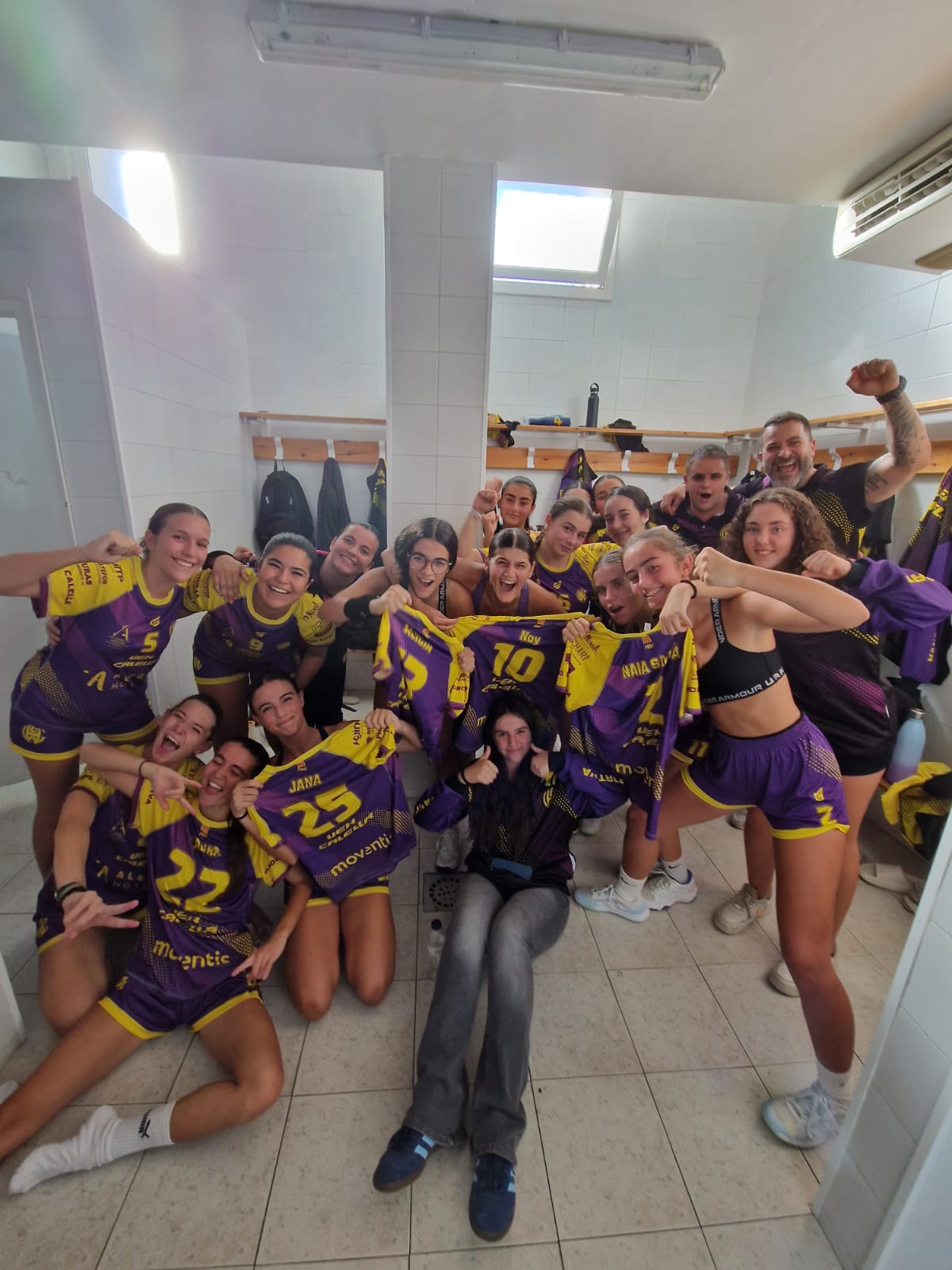 CH CANOVELLES vs UEHC Juvenil F 33-2