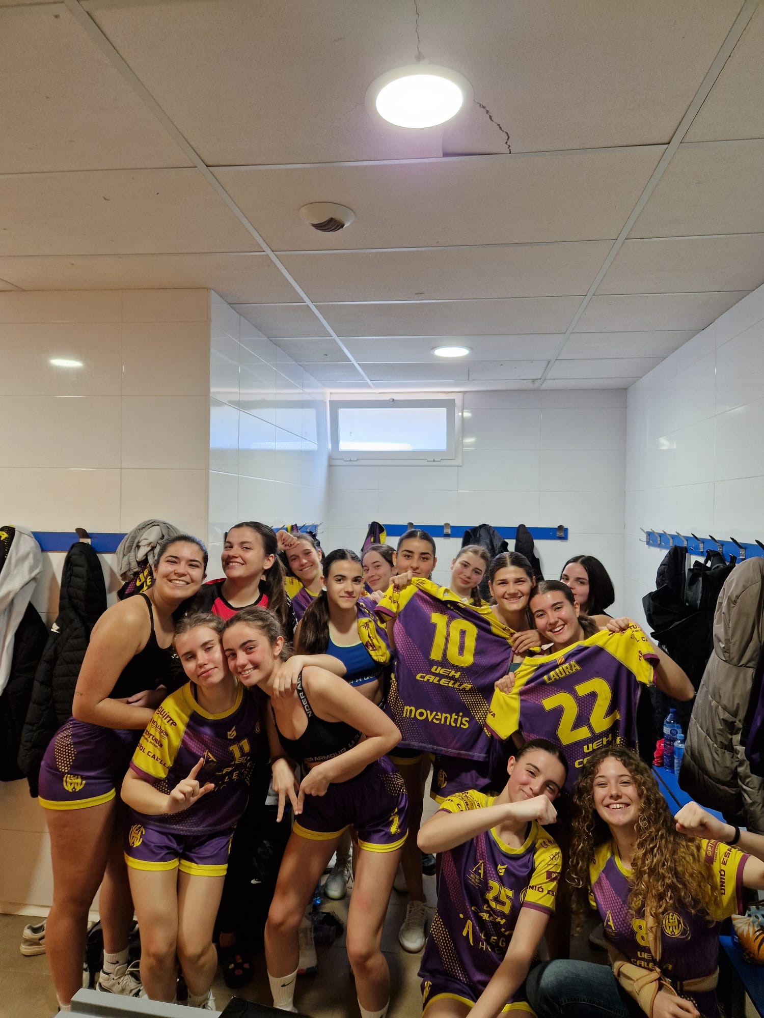 UEHC Juvenil F vs CH. LA SALLE MONTCADA B 4-32